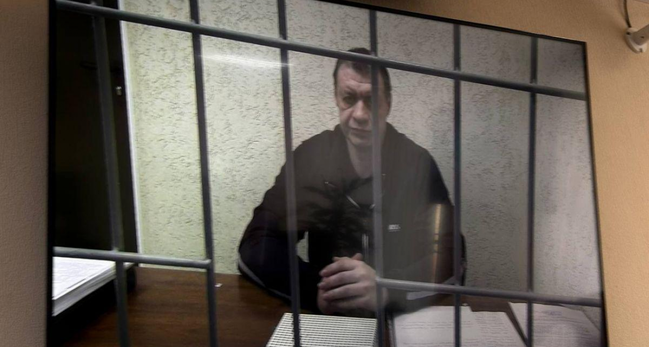 Взятки на стройках в Курской области и ДНР: экс-замгубернатор Дедов признал вину в суде