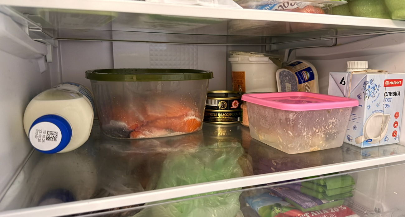 Сметана не киснет неделями: хитрый трюк с банкой, о котором молчат производители