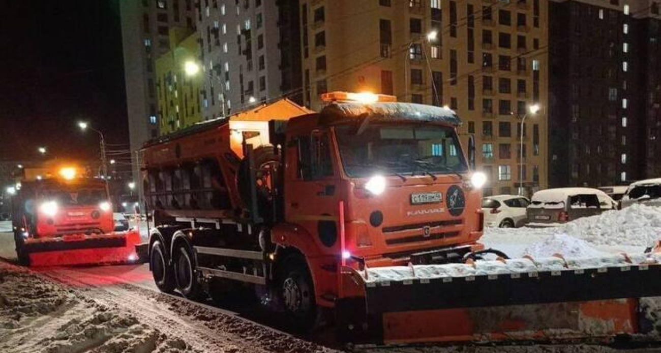 Пока Курск спал, 86 спецмашин расширяли дороги: днем эстафету примет десант из 103 рабочих