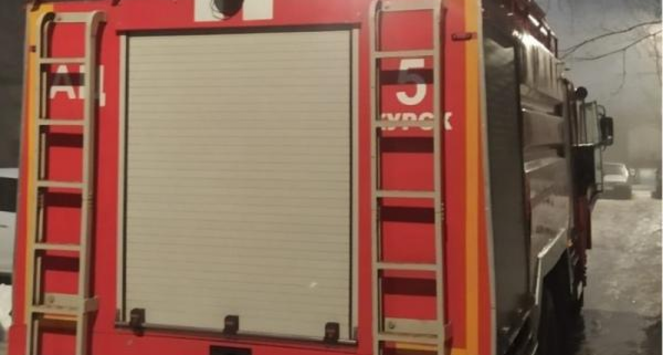 Огненная полночь на Союзной: в Курске за 10 минут потушили полыхающий грузовик Iveco