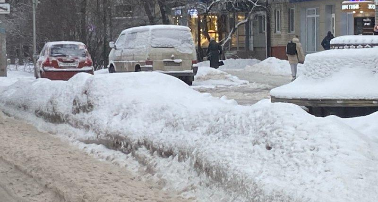 2000 жалоб за неделю: курян завалило снежным коллапсом