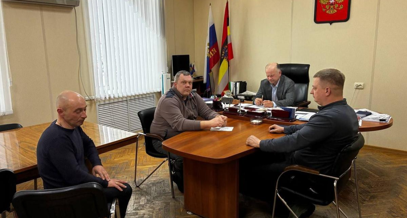 Хинштейн устроил разнос подрядчику после снежного коллапса в Горшеченском районе