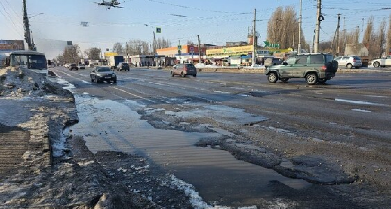 Мэр Курска назвал работу подрядчика «отвратительной» после жалоб на ямы