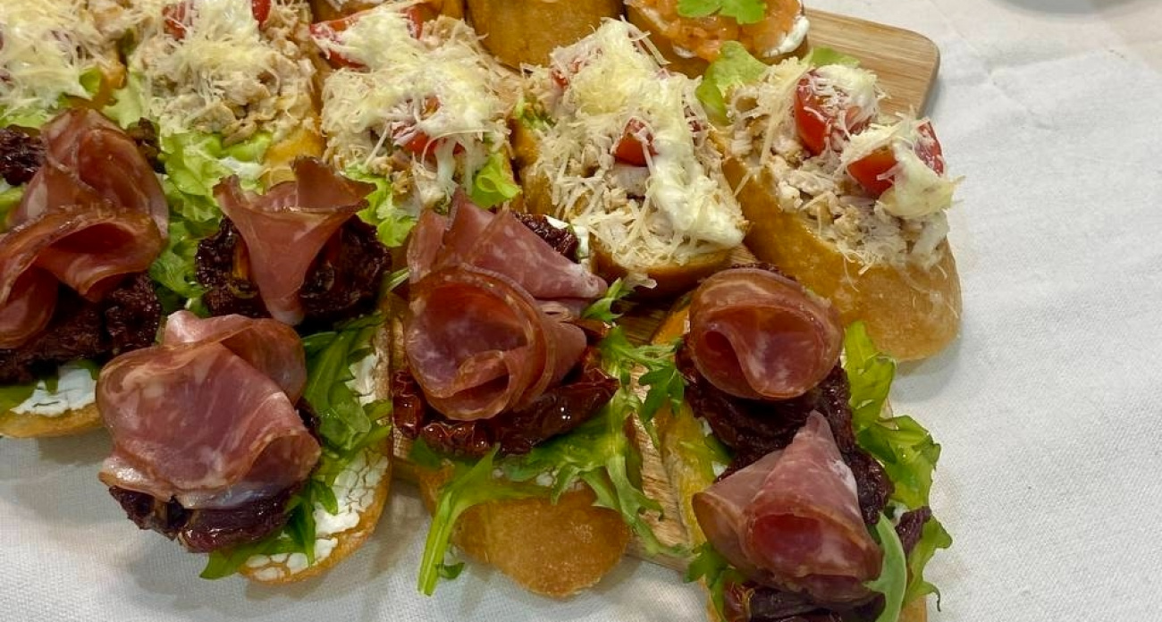 Стройность и праздник: три салата к 8 Марта без майонеза и тяжести — готовятся за 15 минут, съедаются первыми