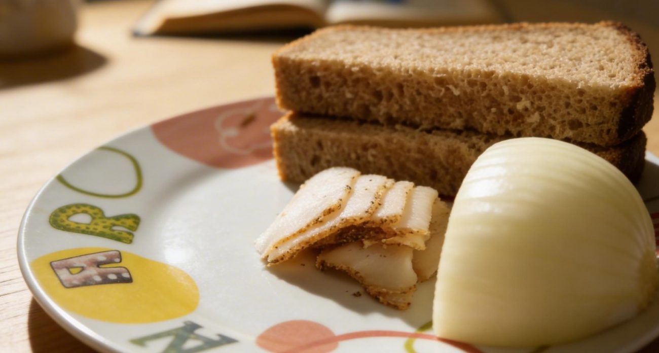 Хотите красивую кожу и крепкие нервы — ешьте сало: диетолог назвал 4 причины, которые заставят вас полюбить этот продукт