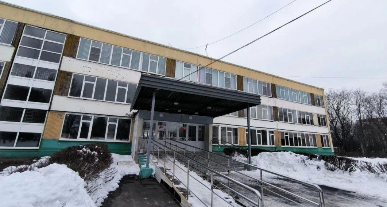 Министр лично проверила безопасность в железногорской школе на капремонте