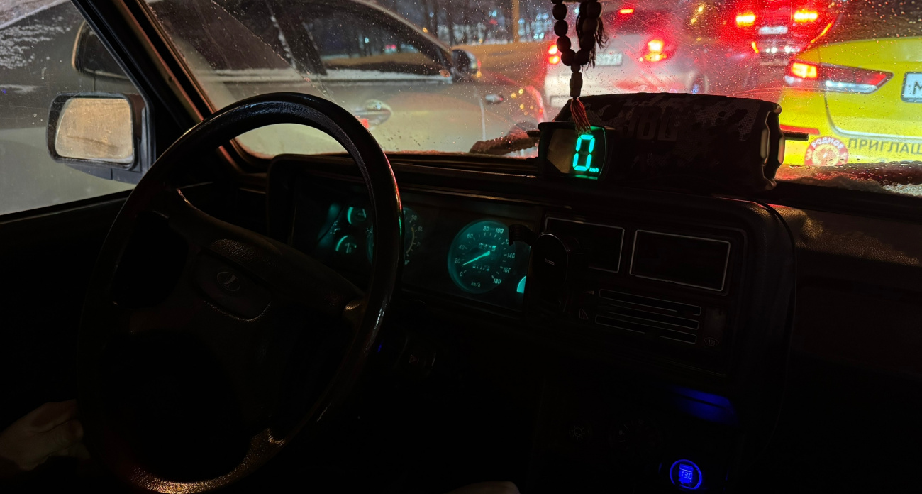 Купил новые щетки, а дворники всё равно мажут: дело не в резинках, а в пружинах, которые можно оживить за копейки