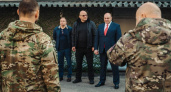 Курский губернатор передал оснащение бойцам в приграничье