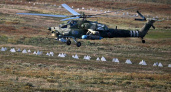 Российский вертолет Ми-28НМ уничтожил технику и военных ВСУ в Курской области