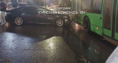 В Курске автобус и Toyota Camry заблокировали движение у ТЦ "Пушкинский"
