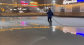 В центре Курска заливают каток на месте кафе "Старый клён"