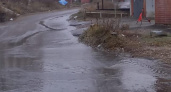 В Курске на Хуторской улице устраняют прорыв водопровода