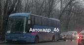 В Курске легковушка столкнулась с туристическим автобусом