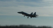 Истребители Су-35С прикрыли российскую авиацию в небе над Курской областью