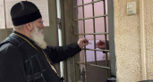 Священник проверил условия содержания в железногорском изоляторе