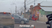 В Курске автомобиль вылетел на тротуар после ДТП