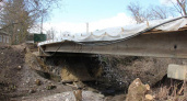 В Фатеже ремонтируют мост к районной больнице