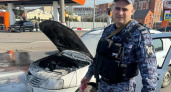 Росгвардейцы предотвратили взрыв загоревшегося автомобиля с газовым оборудованием