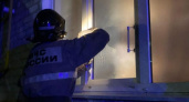 Ребенок закрыл дверь изнутри, пока на плите кипел чайник: пожарные пришли на помощь