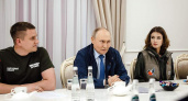 Путин встретился с волонтерами в Курской области