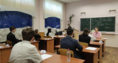Курские школьники сдают ЕГЭ по русскому языку в укрепленной гимназии