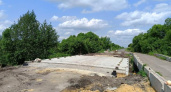 В Щигровском районе ремонтируют мост через реку Озеренка
