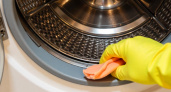 Забудьте о вони и плесени: добавьте это средство в стиралку и она очистится сама