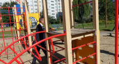 Мэр Курчатова показал дворы, где до сентября появятся четыре площадки с видеонаблюдением