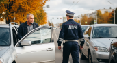 Остановили на дороге и потребовали права, хотя вы уже не за рулём: что скрывает этот юридический парадокс