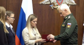 Белоусов вручил "Золотую Звезду" вдове и дочерям младшего лейтенанта, погибшего при штурме вражеского опорпункта в Курской области