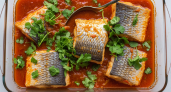 Минтай в морковном соусе: бабушка рассказала рецепт вкуснейшего ужина - пальчики оближешь