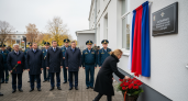 В Курском техникуме открыли памятную доску росгвардейцу, погибшему от удара FPV-дрона