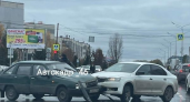 Столкновение на Студенческой парализовало движение: очевидцы публикуют кадры ДТП