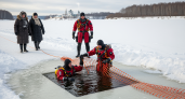 Водолазы обследовали дно и установили сети: прорубь на Тускари готова к Крещению