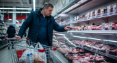 Простой трюк от мясника со стажем поможет отличить качественную свинину на кости в Светофоре от подделки