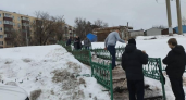 Отряд «Инициатива 360°» освободил опасную лестницу ото льда в Сеймском округе после жалоб жителей