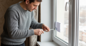 Забудьте про холод из окон: простой лайфхак против сквозняков, который займёт всего четверть часа