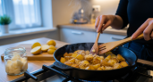 Забудьте про подсолнечное: этот секретный ингредиент сделает картошку золотистой и хрустящей