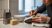 Забытый рецепт с обычным мылом превращает затертую обувь в новую за 10 минут
