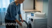 Простой трюк с одним средством превращает застиранные вещи в идеально чистые за одну стирку