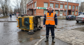 Уборочная спецтехника перевернулась у «заколдованного» выезда из ТЦ в Курске