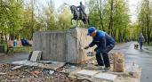 Памятник Александру Невскому в Курске пять лет теряет плитку