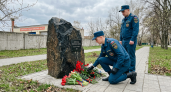 В Курске почтили память спасателей: камень привезли из Севастополя