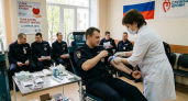 Курские полицейские и их семьи сдали кровь в период повышенной потребности