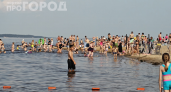 Почему туристы смеются, а местные надевают колготки на пляже: они знают кое‑что, чего не знаете вы