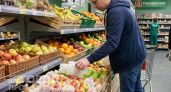 Больше не выбрасываю магазинные сетки для фруктов: нашла им 5 практичных применений в быту и на даче