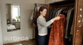 Избавьтесь от затхлого запаха в шкафу за пару минут: простое средство из аптеки освежит любую одежду