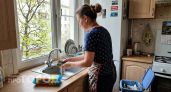 Больше никакой плесени на кухне: я заменила губки на это простое средство и экономлю на бытовой химии вдвое