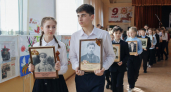 Школьники Курска прошли «Бессмертным полком» с портретами своих героев