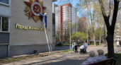 В Курске орден воинской славы поднялся на крышу и засветился в ночи